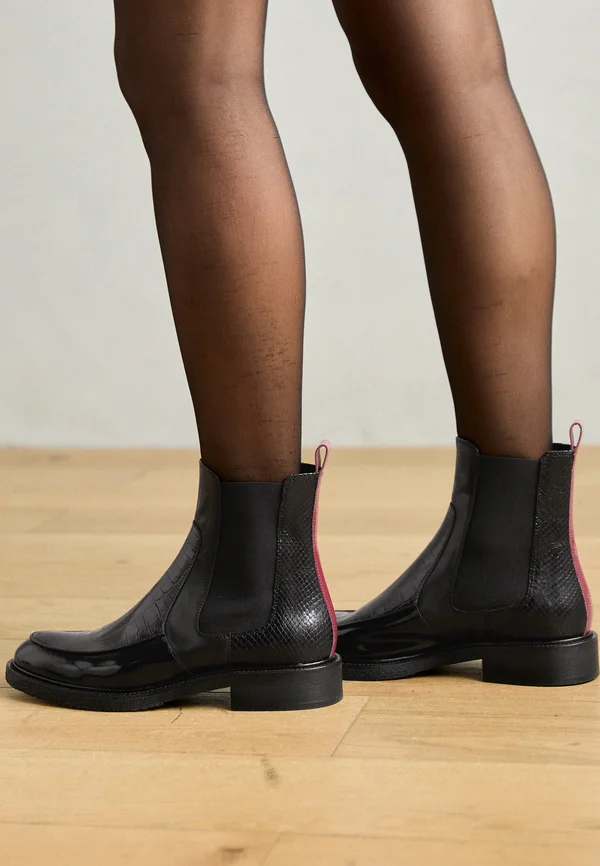 Stiefelette - black combination/red