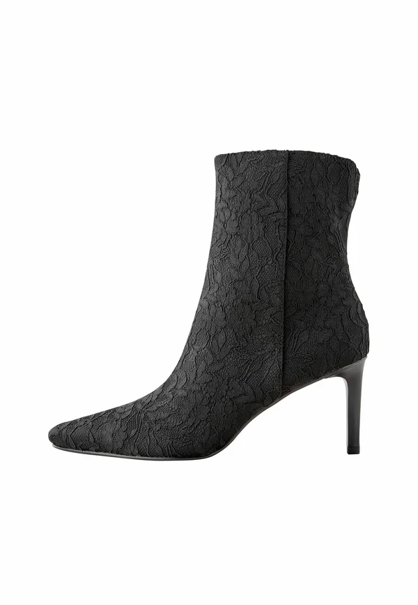 Stiefelette - black lace