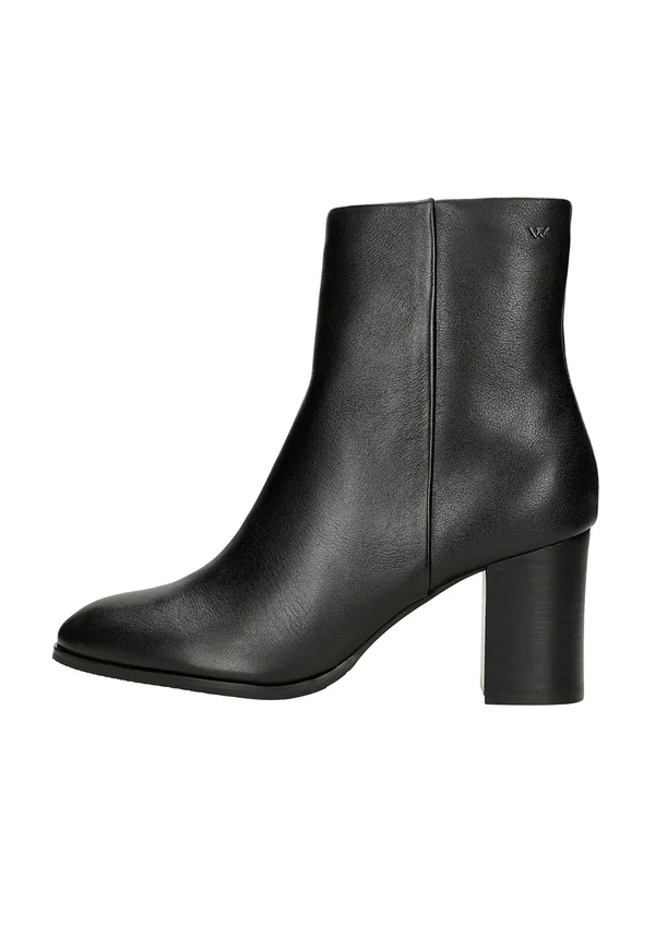 Stiefelette - black