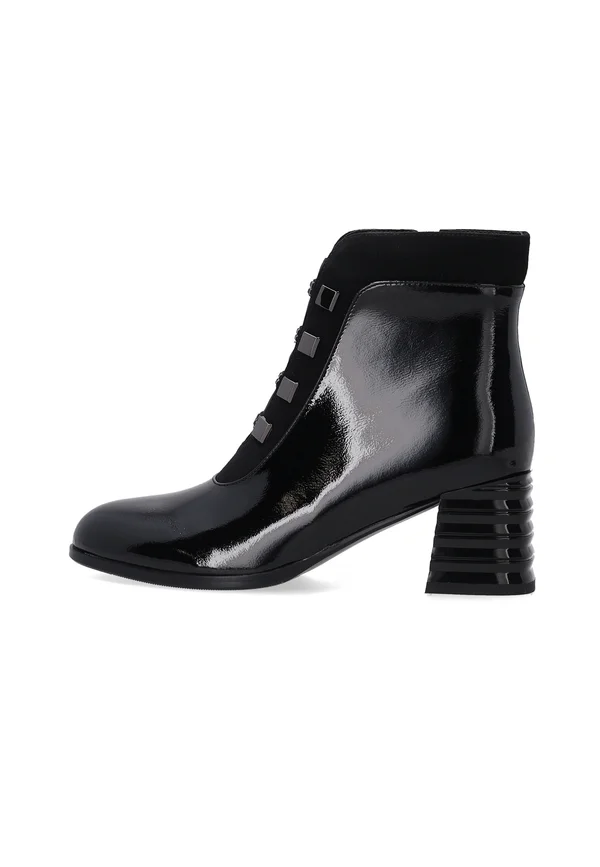 Stiefelette - black