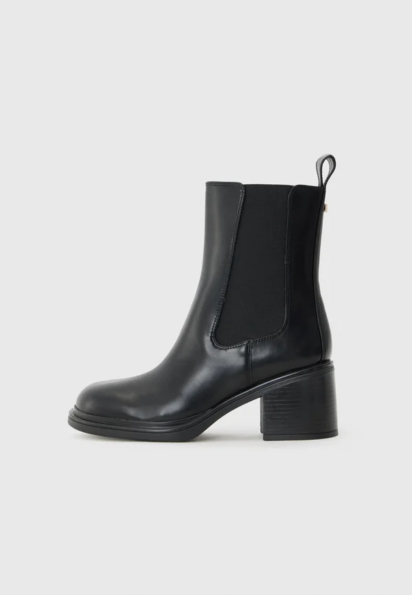 Stiefelette - black