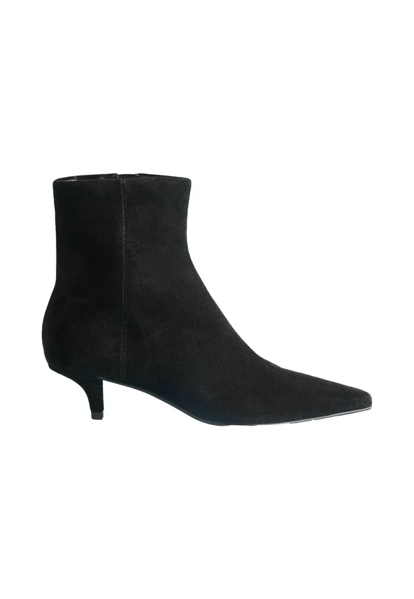 Stiefelette - black