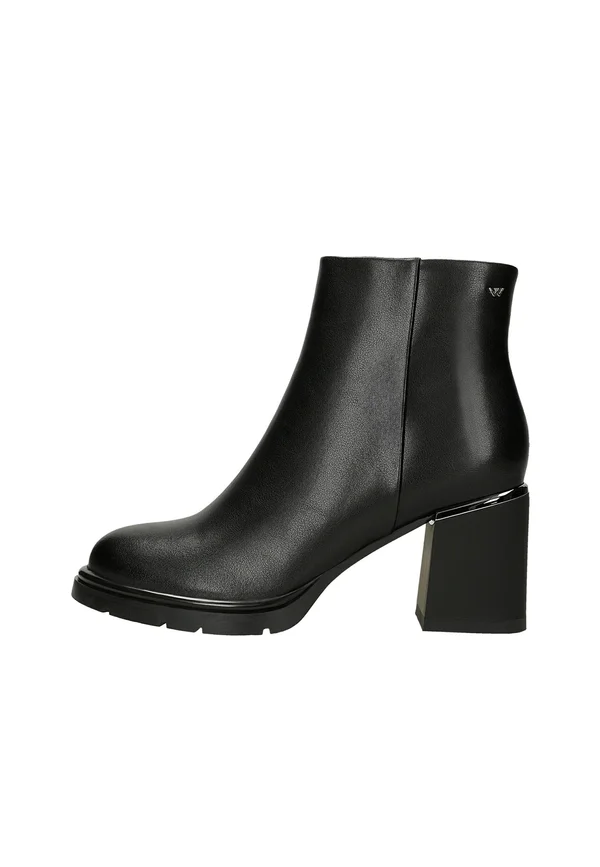 Stiefelette - black