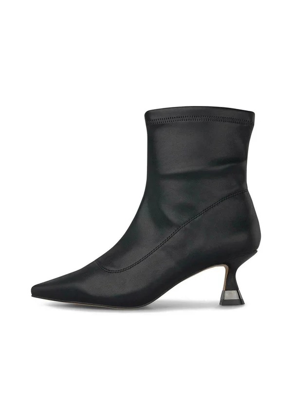Stiefelette - black