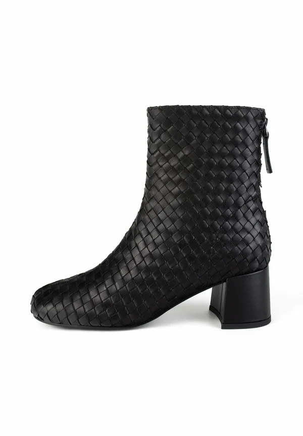 Stiefelette - black