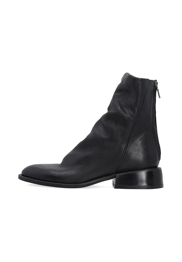 Stiefelette - black
