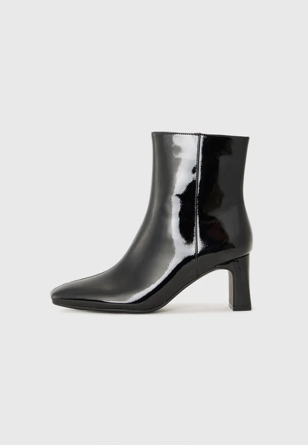 Stiefelette - black