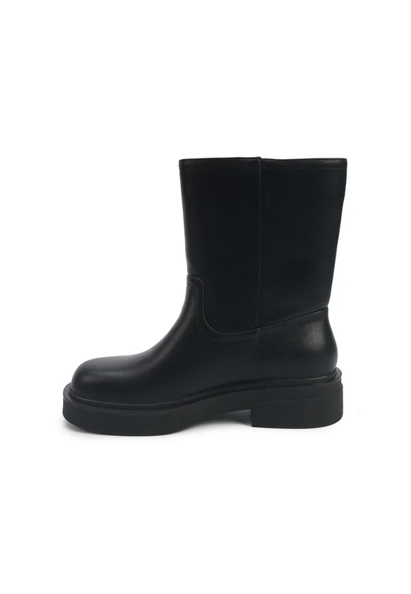 Stiefelette - black