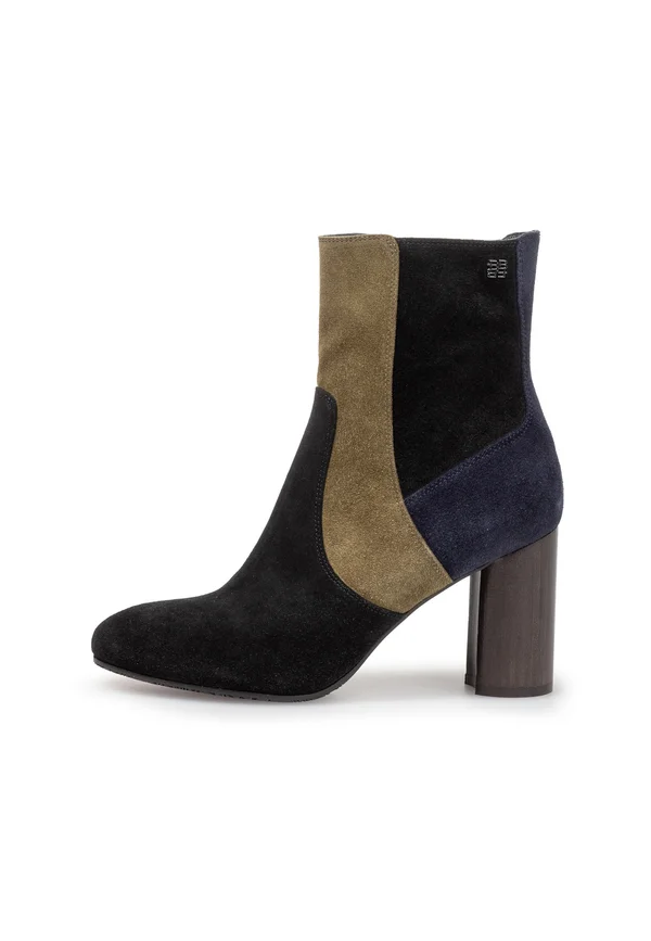 Stiefelette - black