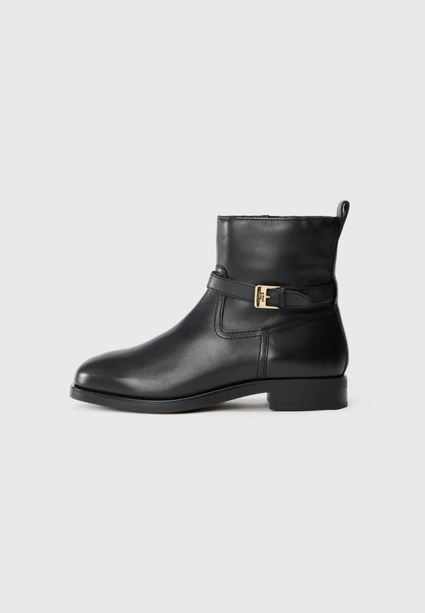 Stiefelette - black
