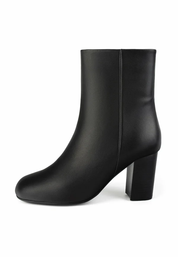 Stiefelette - black