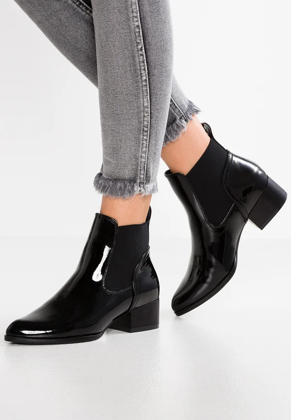 Stiefelette - black