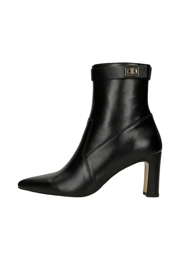 Stiefelette - black