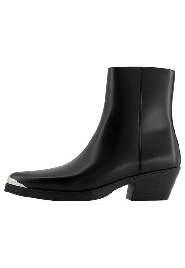 Stiefelette - black