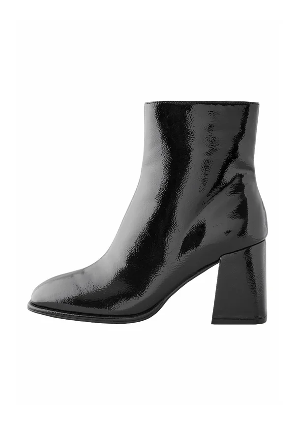 Stiefelette - new black patent