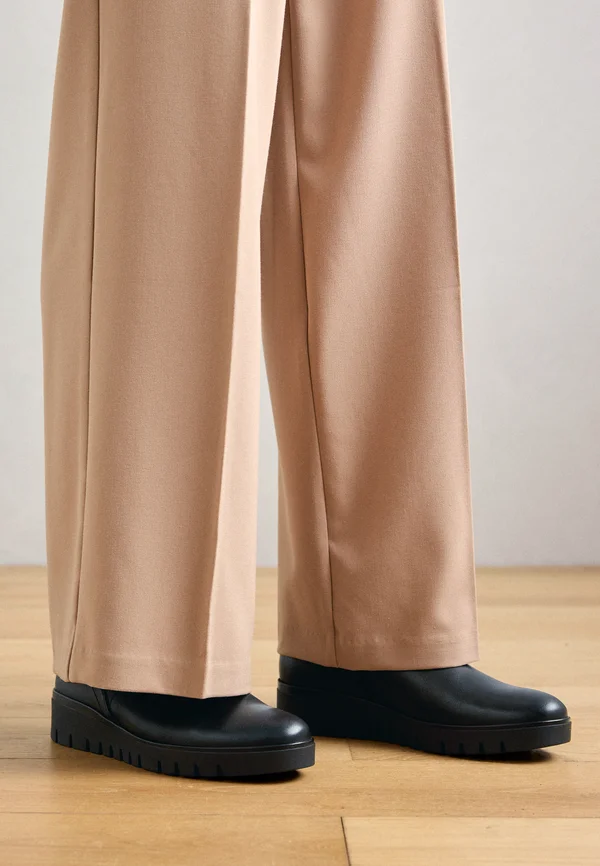 Stiefelette - schwarz