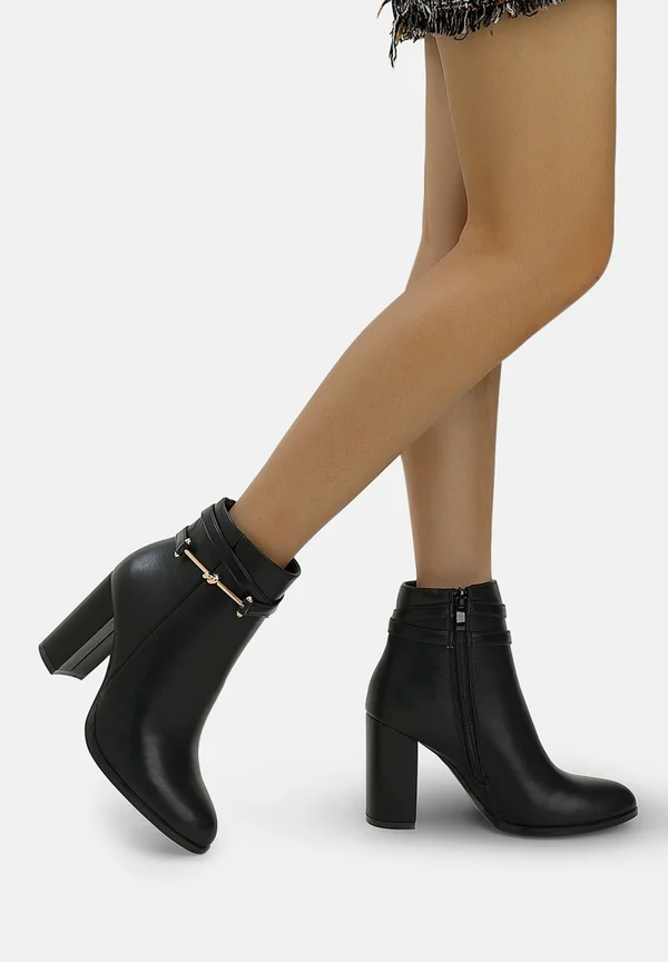 Stiefelette - schwarz