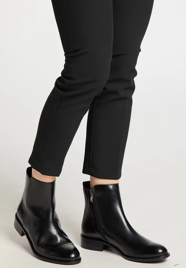 Stiefelette - schwarz