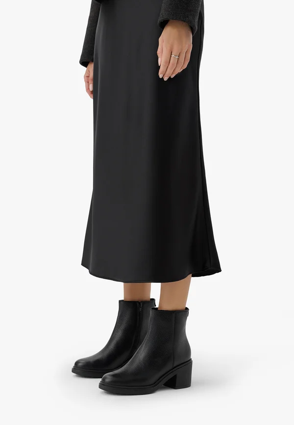 Stiefelette - schwarz