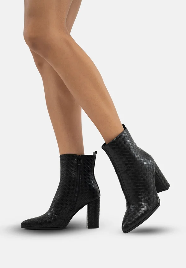 Stiefelette - schwarz