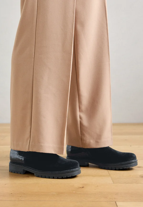 Stiefelette - schwarz