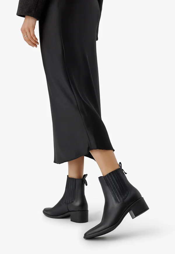 Stiefelette - schwarz