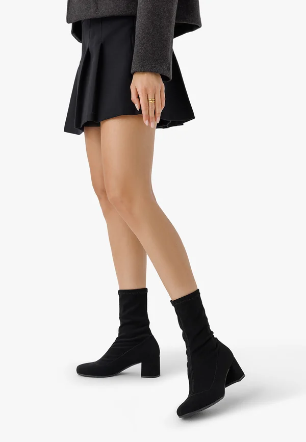 Stiefelette - schwarz