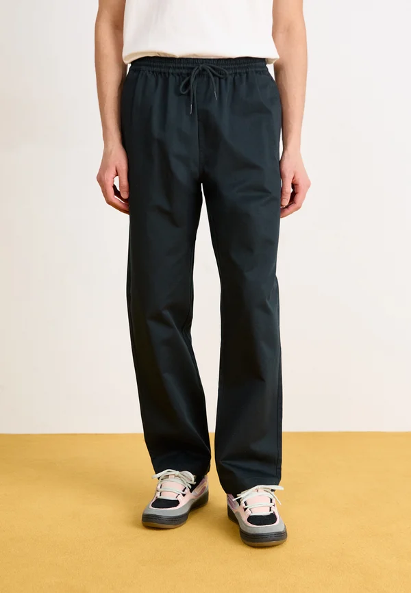 STRAIGHT LEG PANTS - Stoffhose - black