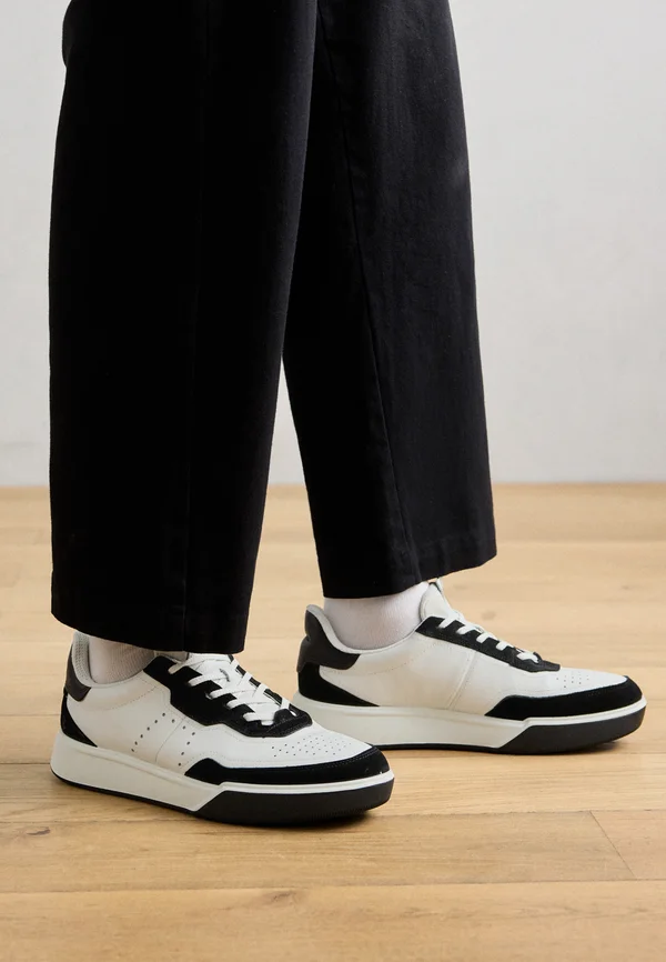 STREET COURT M - Sneaker low - black/white