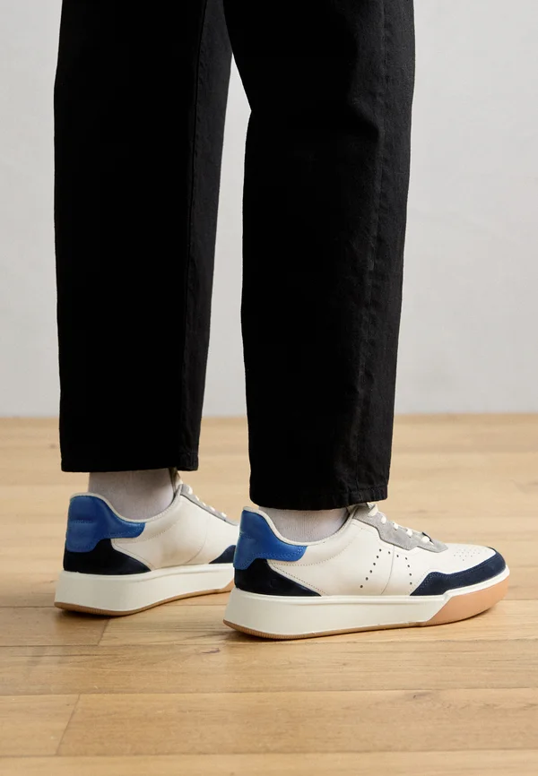 STREET COURT M - Sneaker low - marine/white/virtual