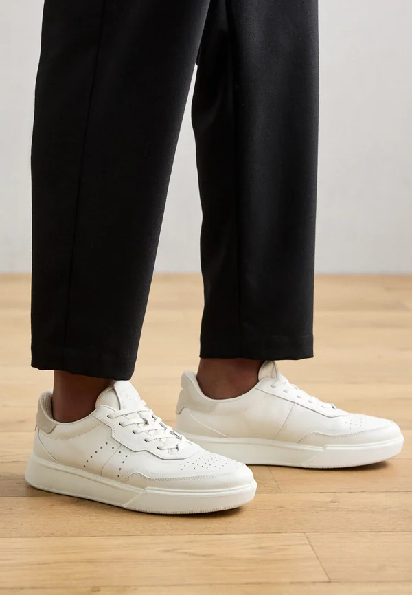 STREET COURT M - Sneaker low - white/shadow white