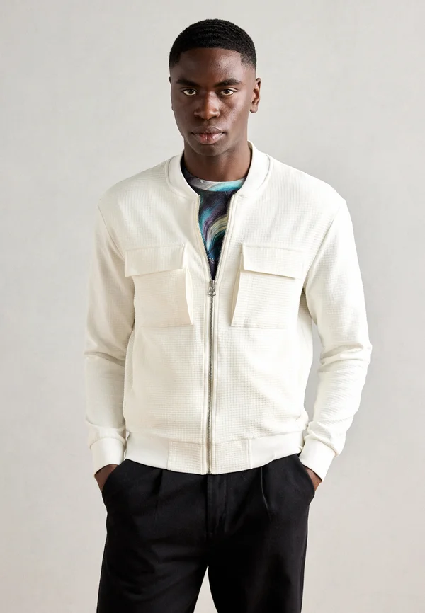 STRETCH DOBBY SQUARE MOTIF WITH LOGOED BADGE - Bomberjacke - cream