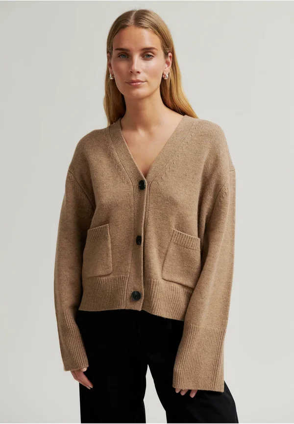 Strickjacke - camel melange