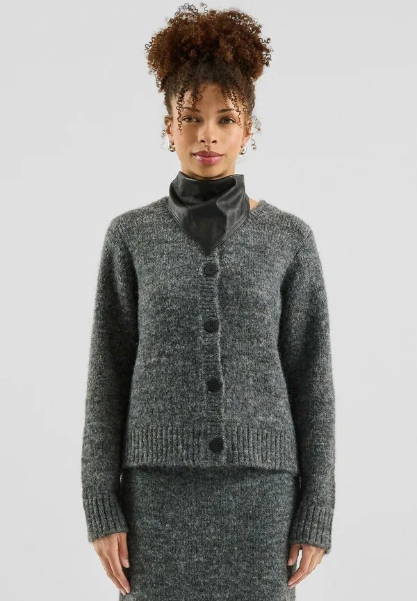 Strickjacke - schwarz