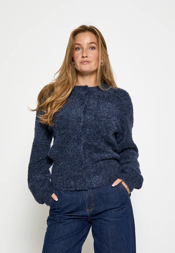 Strickjacke - sky captain