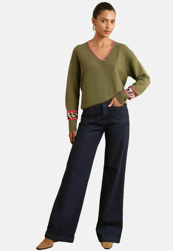 Strickpullover - khaki animal stripe