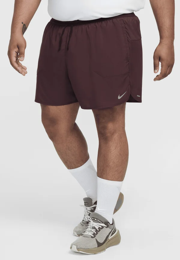 STRIDE - Kurze Sporthose - burgundy crush black reflective silv
