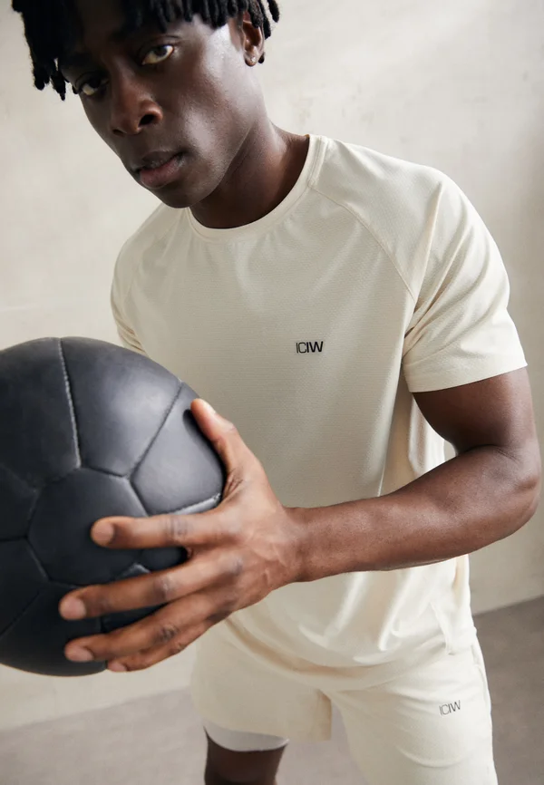 STRIDE RAGLAN - Sport T-Shirt - cream