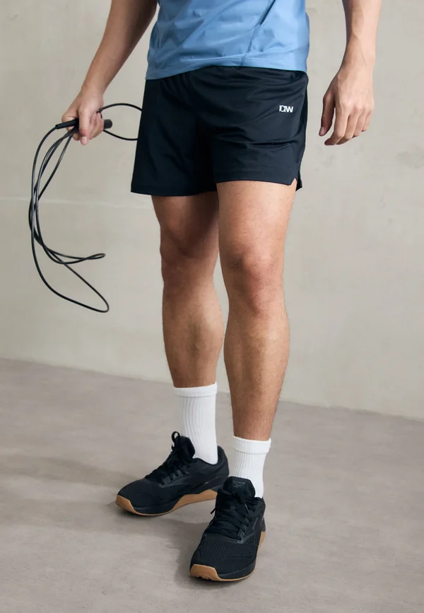 STRIDE SHORTS - Kurze Sporthose - black