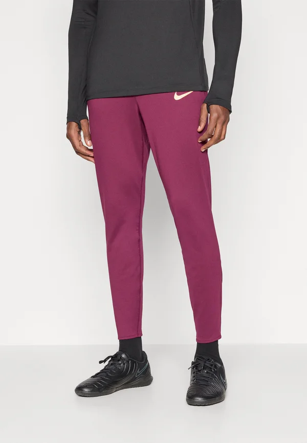 STRIKE PANT - Jogginghose - bordeaux/orange pulse