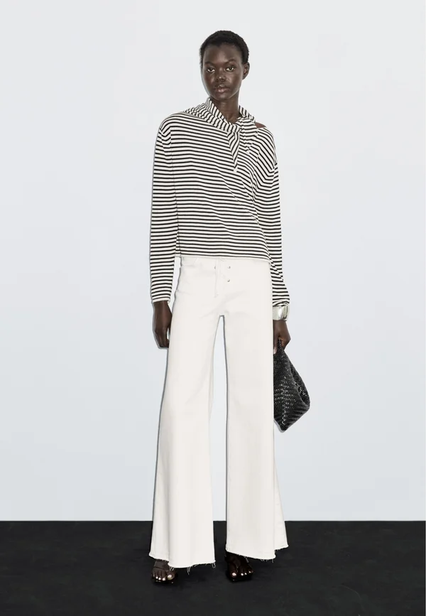 STRIPED WITH REMOVABLE BANDANA - Strickpullover - beige