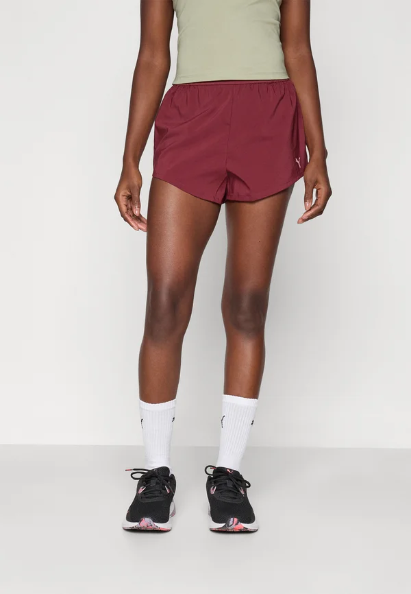 STRONG - Kurze Sporthose - ruby shimmer