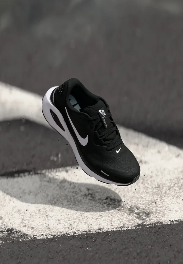 STRUCTURE 26 - Laufschuh Straße - black/white/cool grey/metallic silver