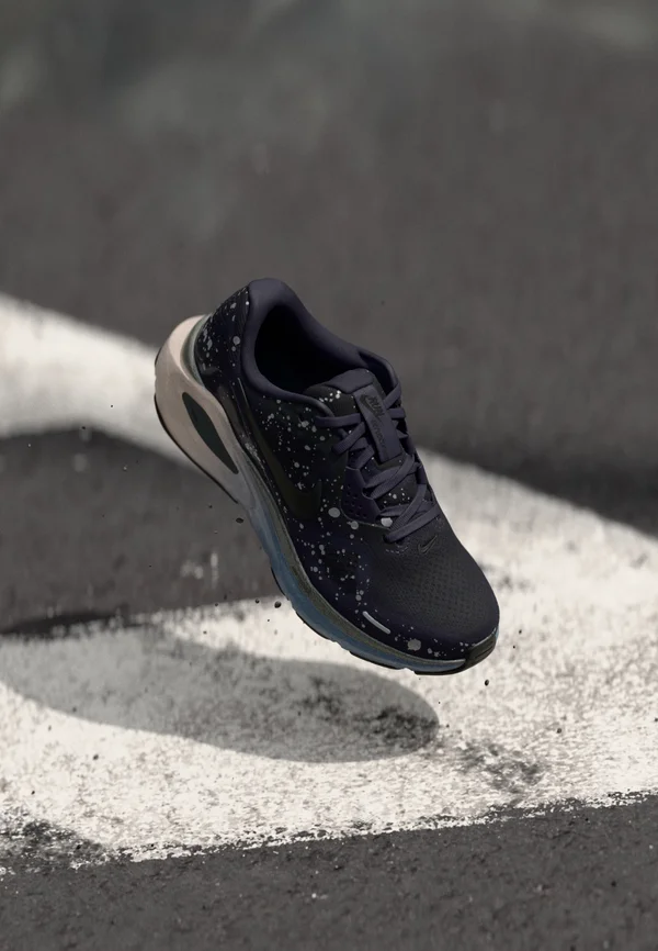 STRUCTURE 26 SE - Laufschuh Straße - cave purple/black/metallic dark grey/silt red/metallic silver-coloured