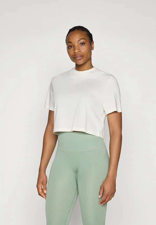 STUDIO CROPPED - T-Shirt print - cannoli cream
