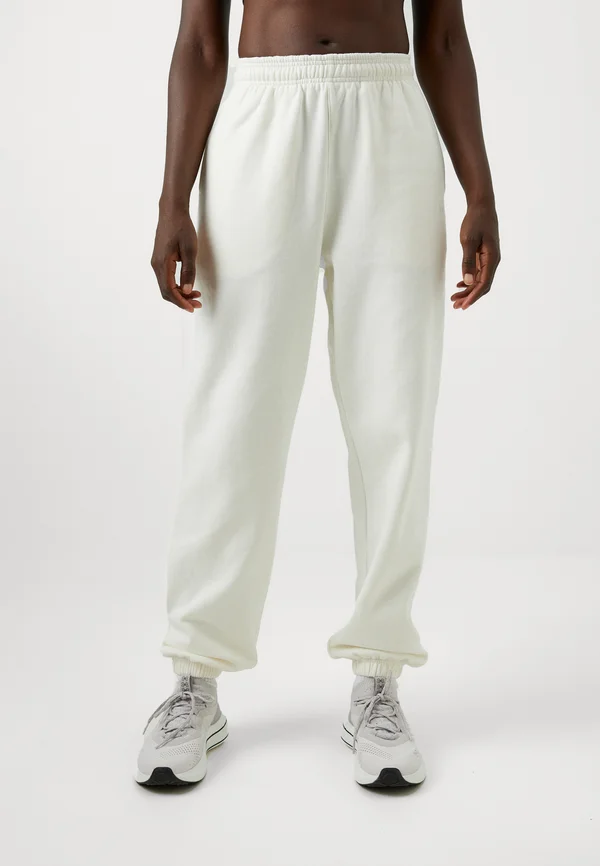 STUDIO SWEATPANTS - Jogginghose - tofu