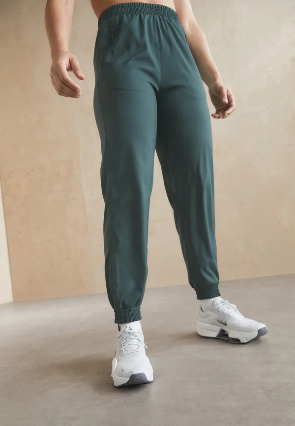 SUMMIT TRACK PANT - Jogginghose - moss
