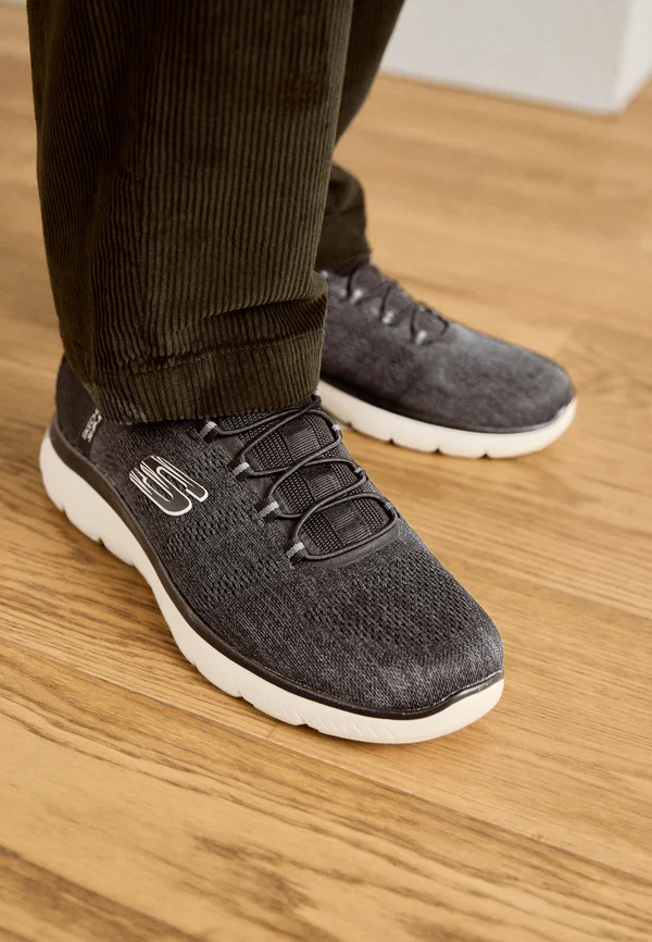 SUMMITS - Sneaker low - black