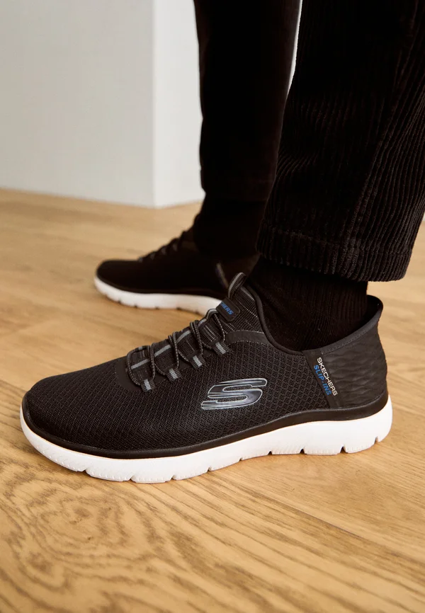 SUMMITS - Sneaker low - black