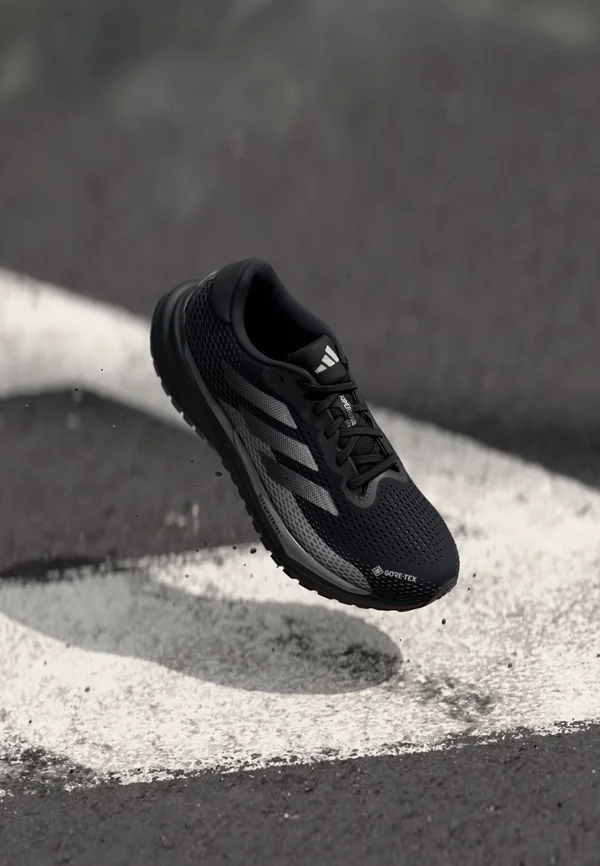 SUPERNOVA GORE-TEX® - Laufschuh Straße - core black/iron metallic
